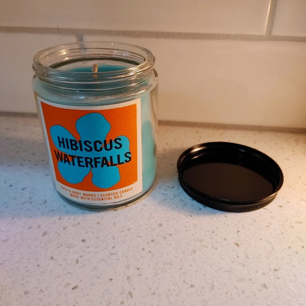 Bath & Body Works Hibiscus Waterfalls Scented Candle 7oz Sing Wick Essential Oil